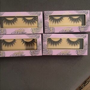 Tarte Dramatic Black Lashes style Wifey